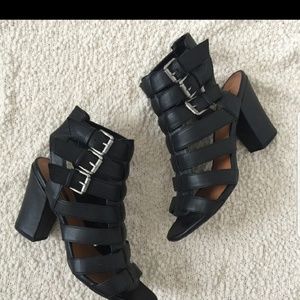 Donating 2/15 Black strappy buckled heels